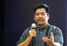 Amry Gunawan; Sang Profesor Jilbab sumber foto : Jabar Ekspress