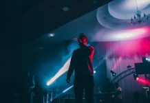 Polemik PP Royalti Musik, Memberatkan Industri Kecil? Photo by Luis Quintero on pexels