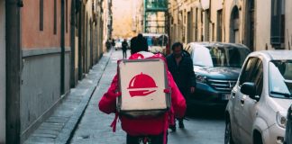 Mekanisme Cash on Delivery (COD) Bermasalah, Bagaimana Perlindungan Konsumen dalam Bertransaksi secara Online? Photo by Kai Pilger on Unsplash